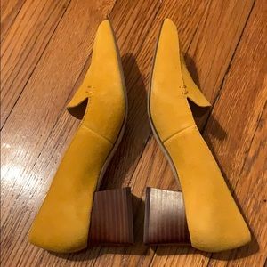 Sole Society mustard/gold pump